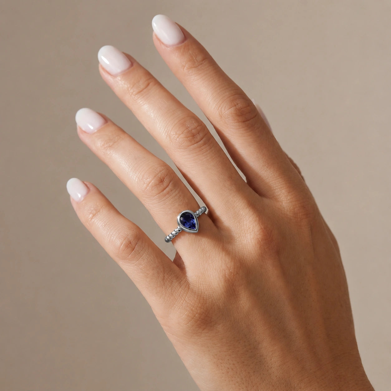 White Gold Bloom Ring Sapphire 10K — Colomba
