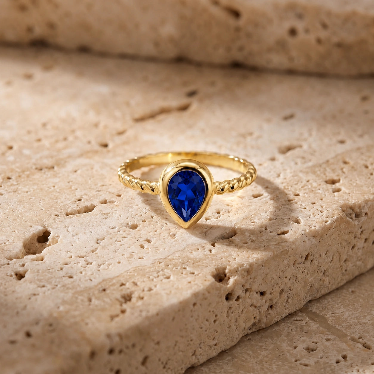 Yellow Gold Bloom Ring Sapphire 10K — Colomba