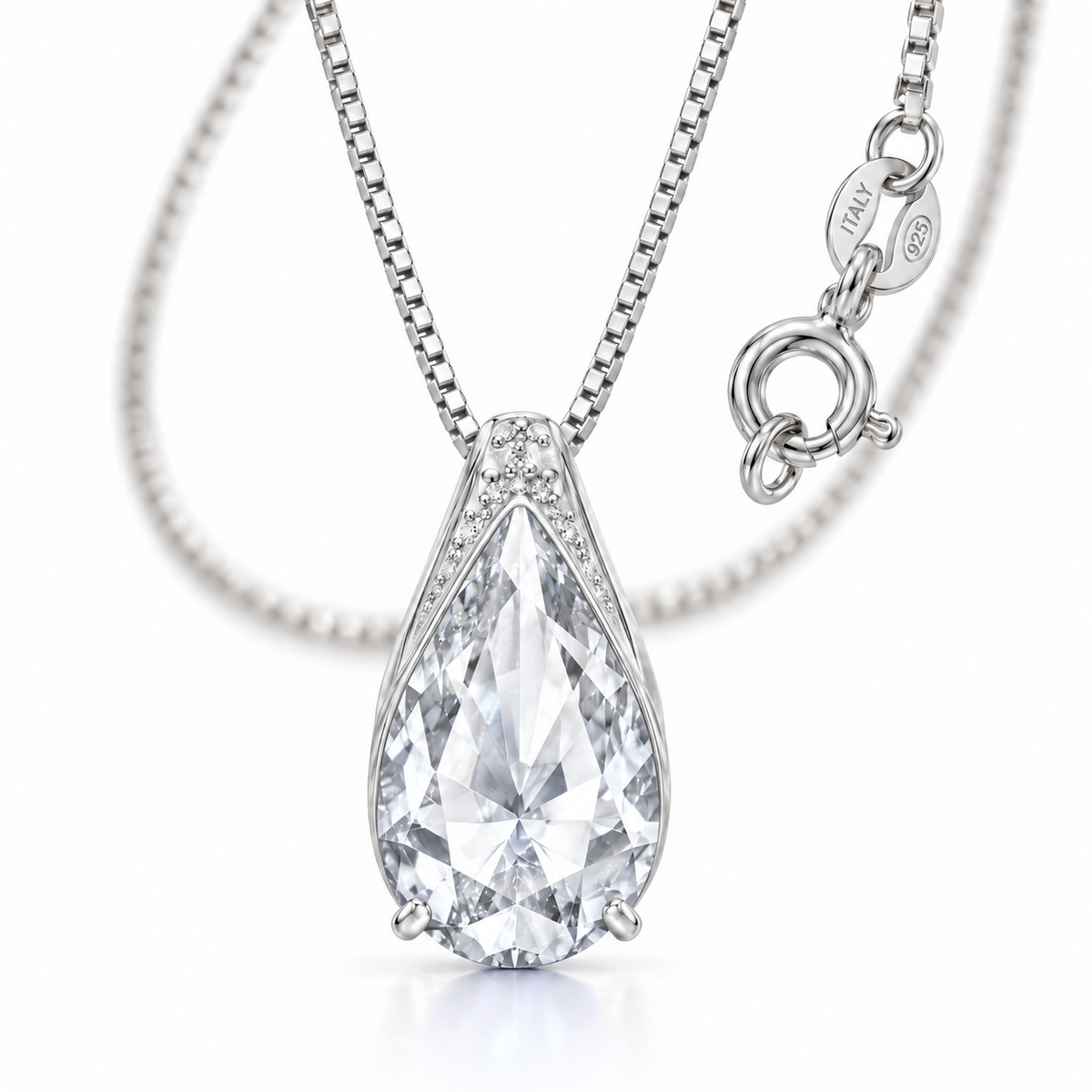 White Gold Gilda lab-grown White Topaz necklace, close-up with chain and clasp detail.