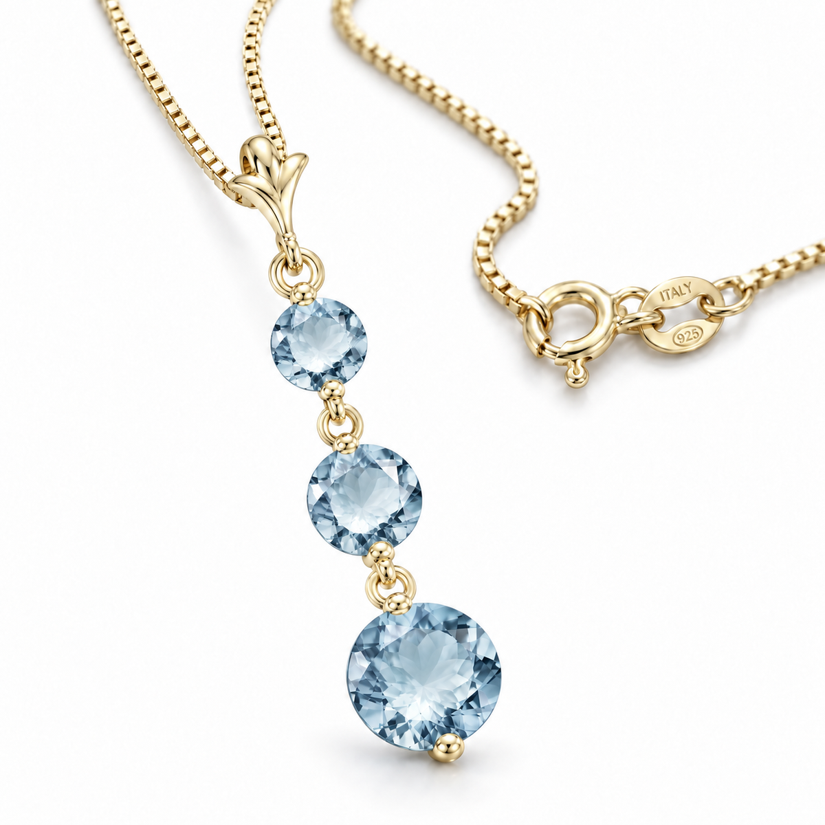 Yellow Gold Provvidenza natural aquamarine necklace, shown with chain and clasp detail.