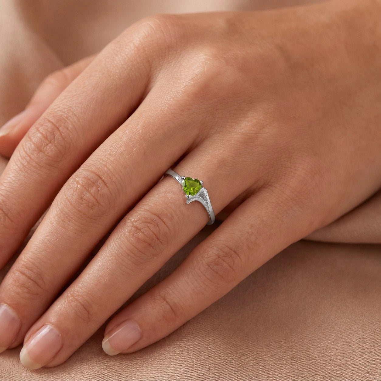 White Gold Eternal Ring Peridot 10K — Elena