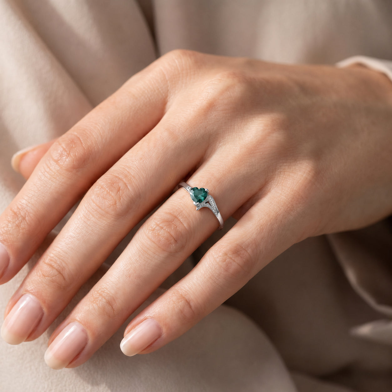 White Gold Eternal Ring Garnet 10K — Elena