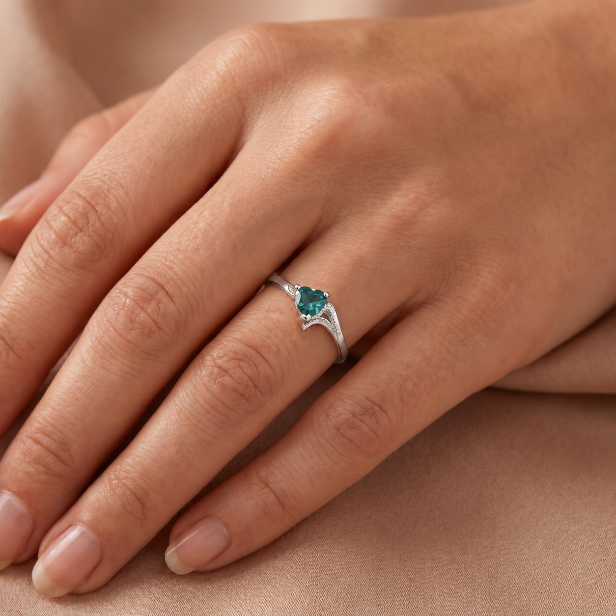 White Gold Eternal Ring Garnet 10K — Elena