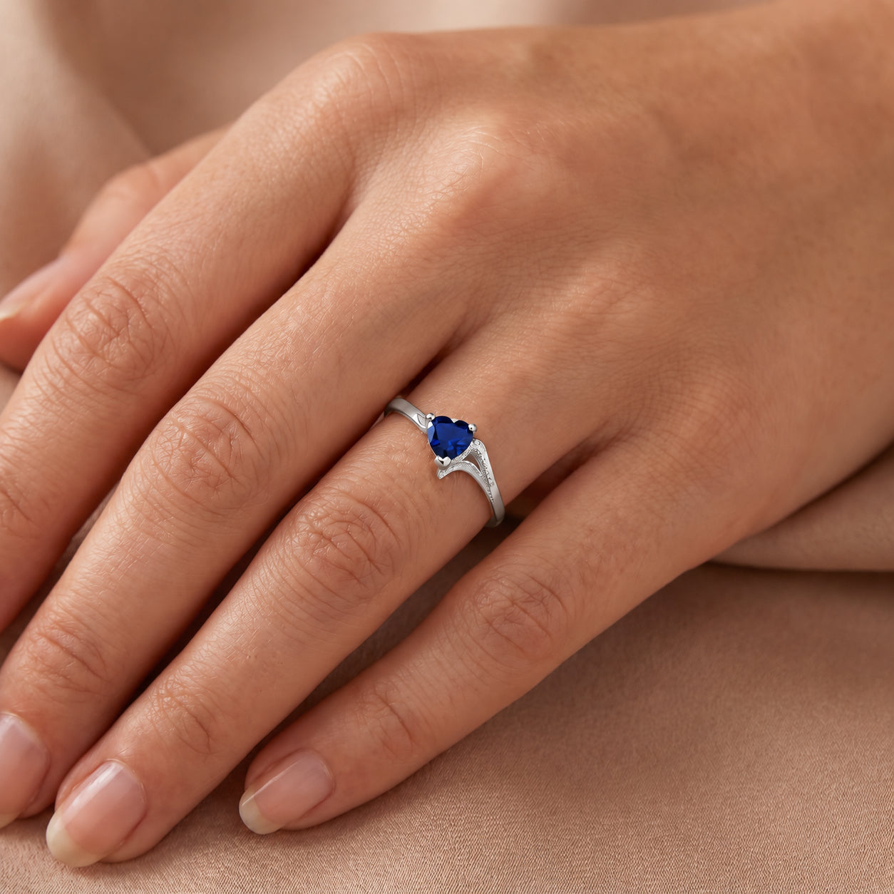 White Gold Eternal Ring Emerald 10K — Elena