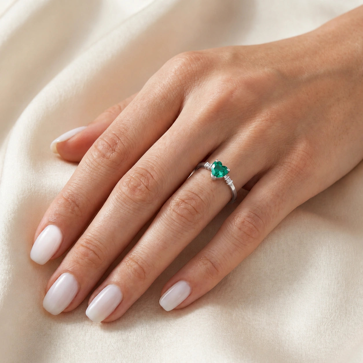 White Gold Diamond & Emerald — Viola