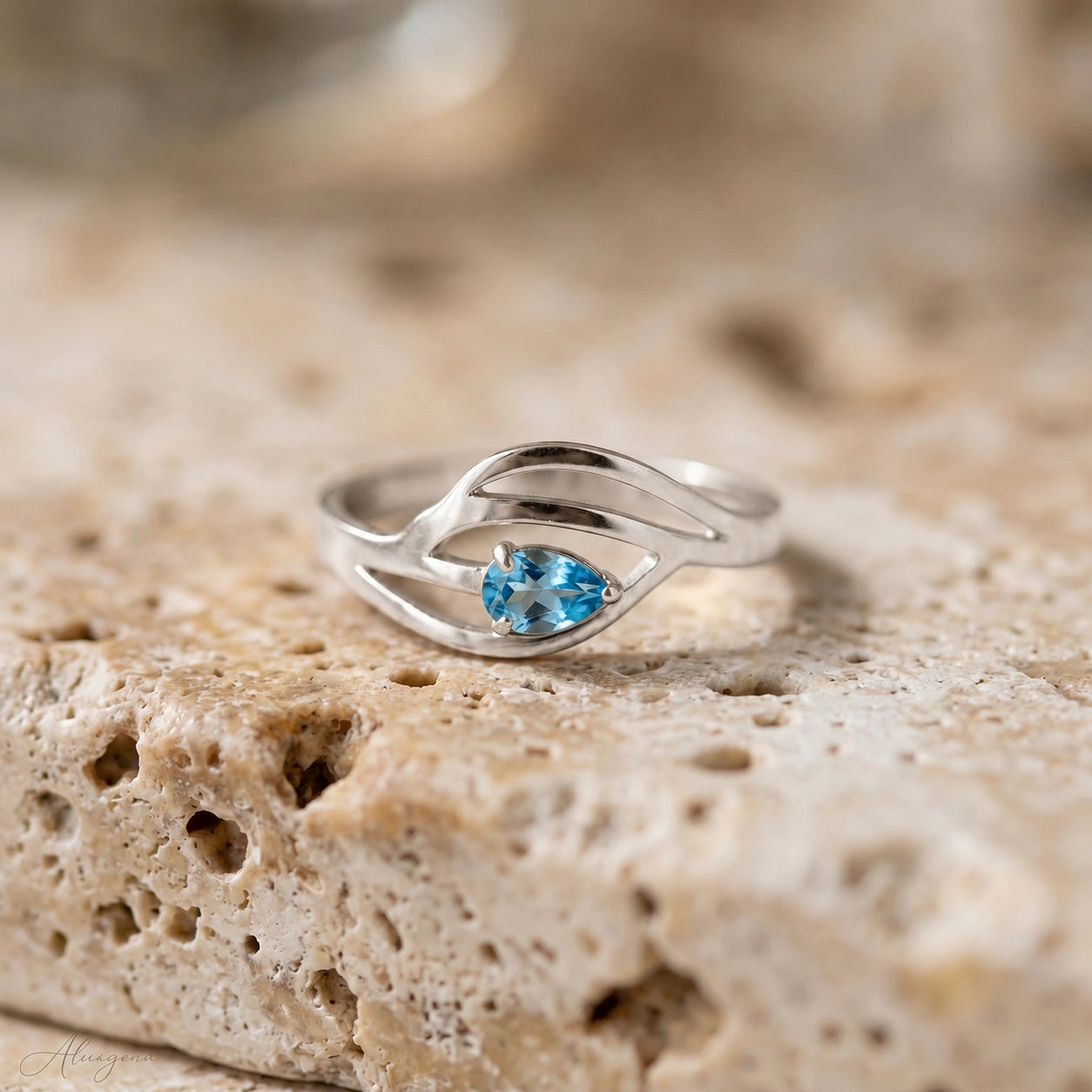 White Gold Blue Topaz — Violante