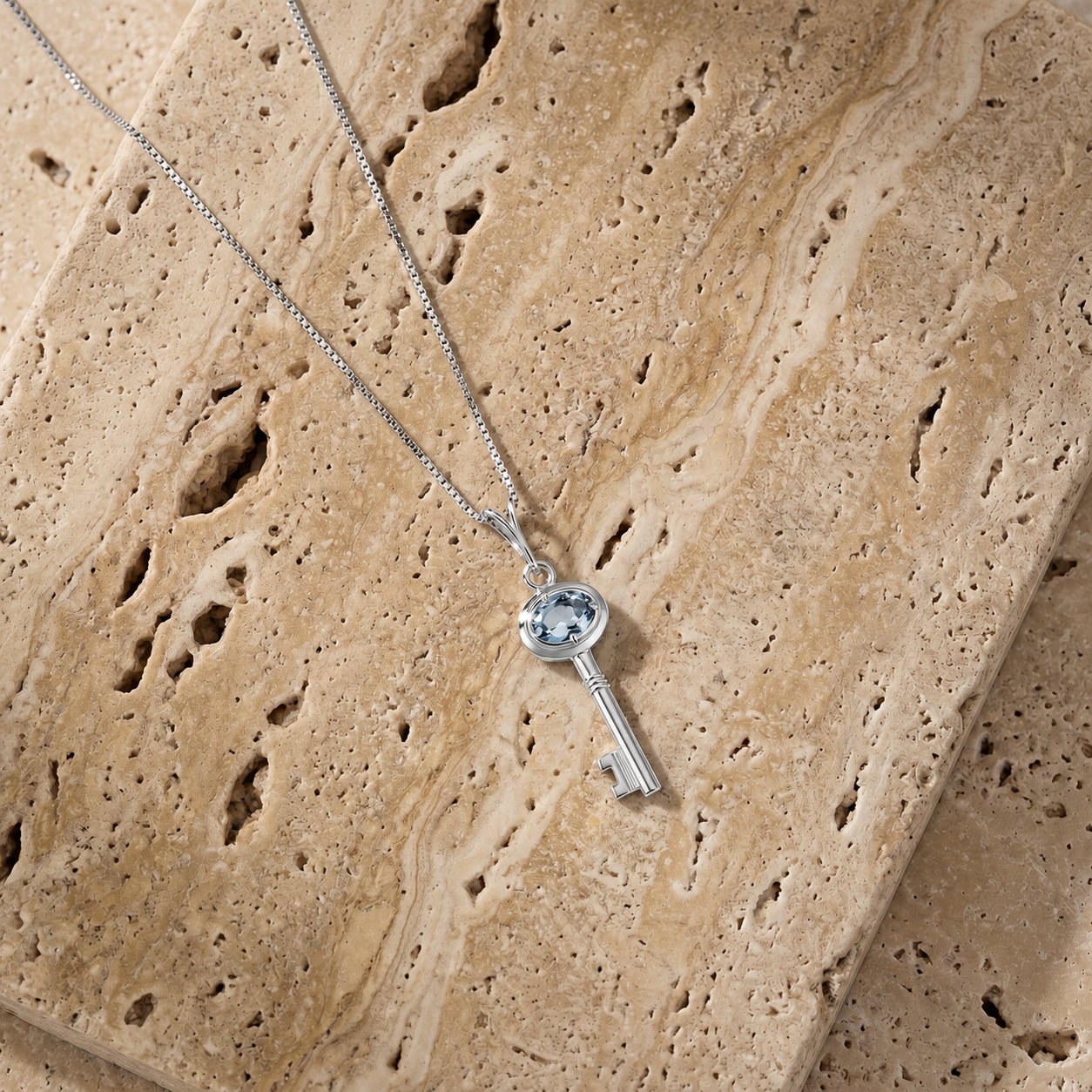 White Gold Pendant Necklace Peridot 10K — Marcella