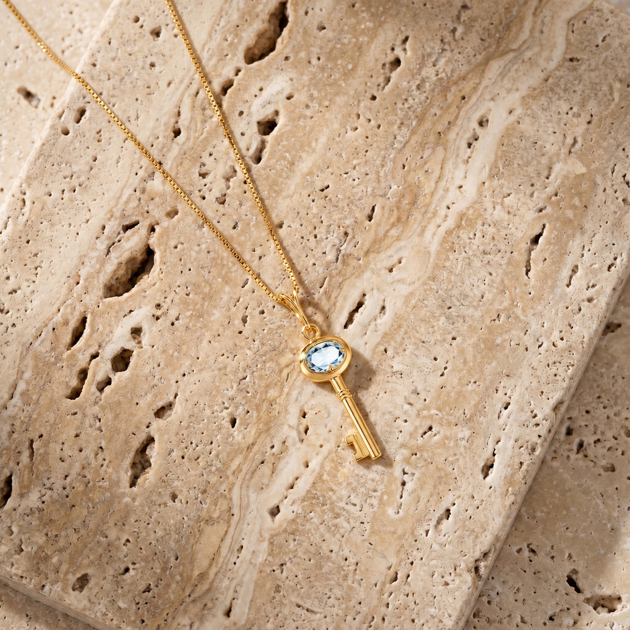 Yellow Gold Pendant Necklace Peridot 10K — Marcella
