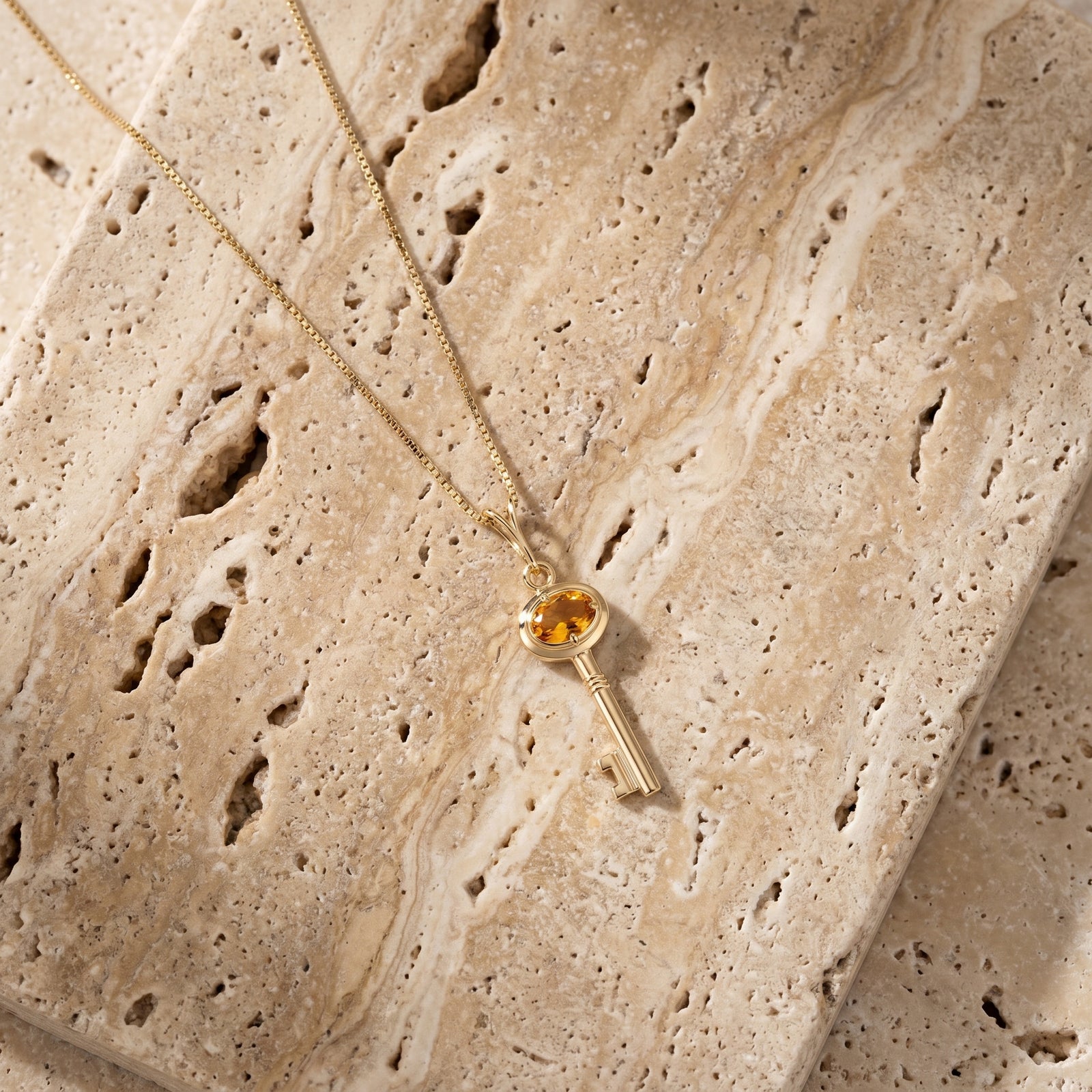 Yellow Gold Pendant Necklace Garnet 10K — Marcella