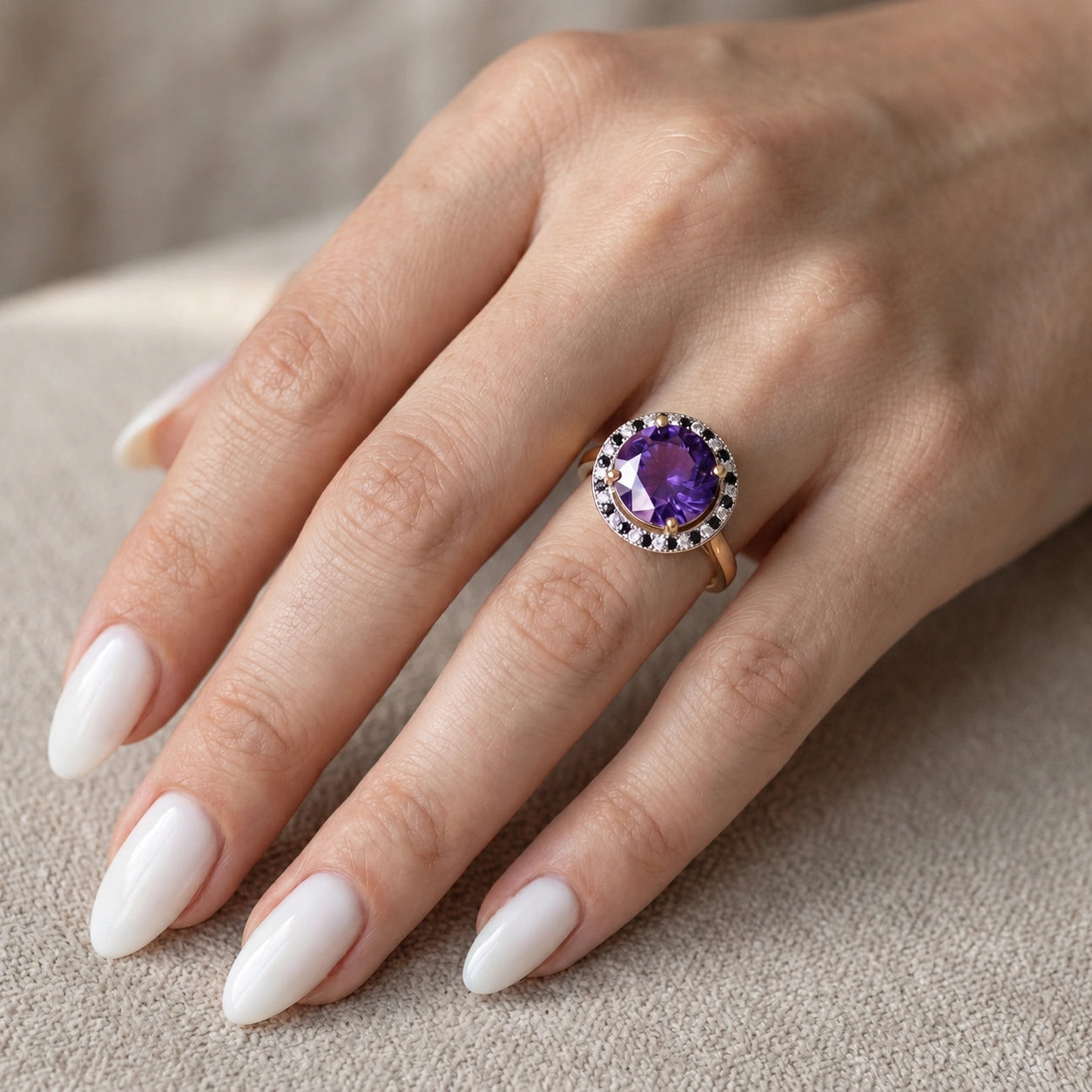 Yellow Gold Ring Amethyst 10K — Eleonora