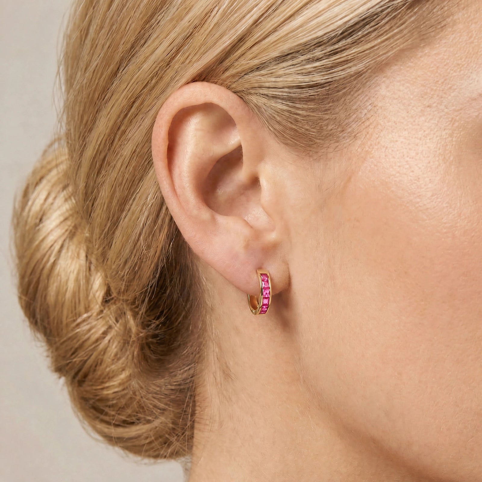 Yellow Gold Huggie Earrings Peridot 10K — Drusilla