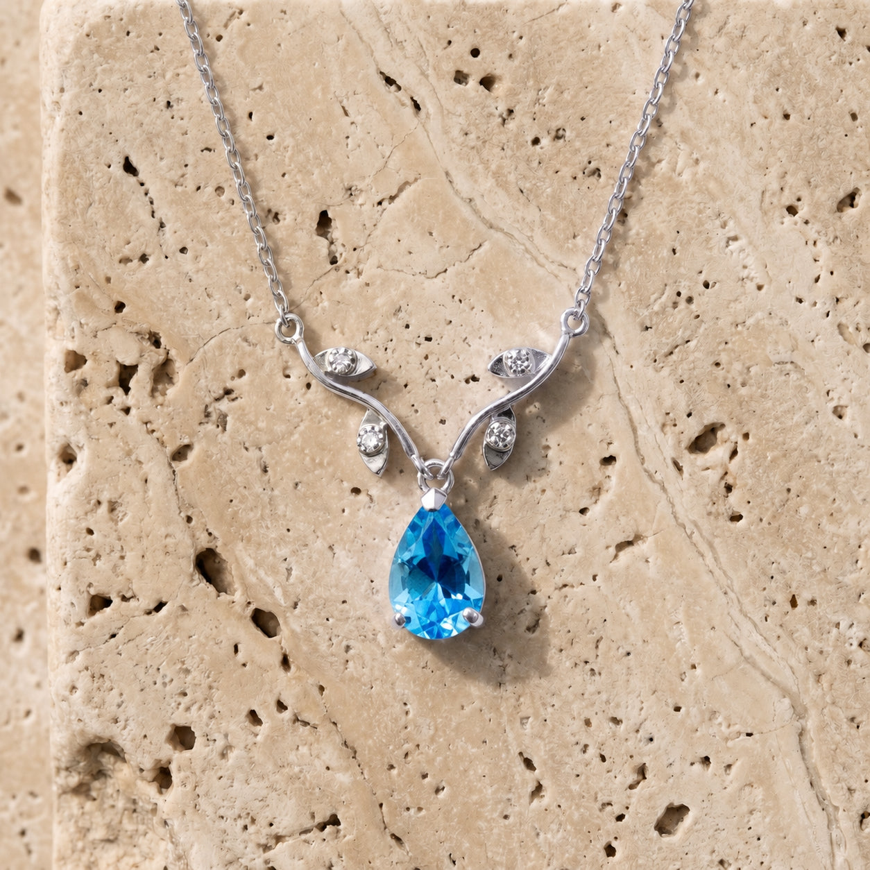 White Gold Heat Necklace Garnet 10K — Serafina
