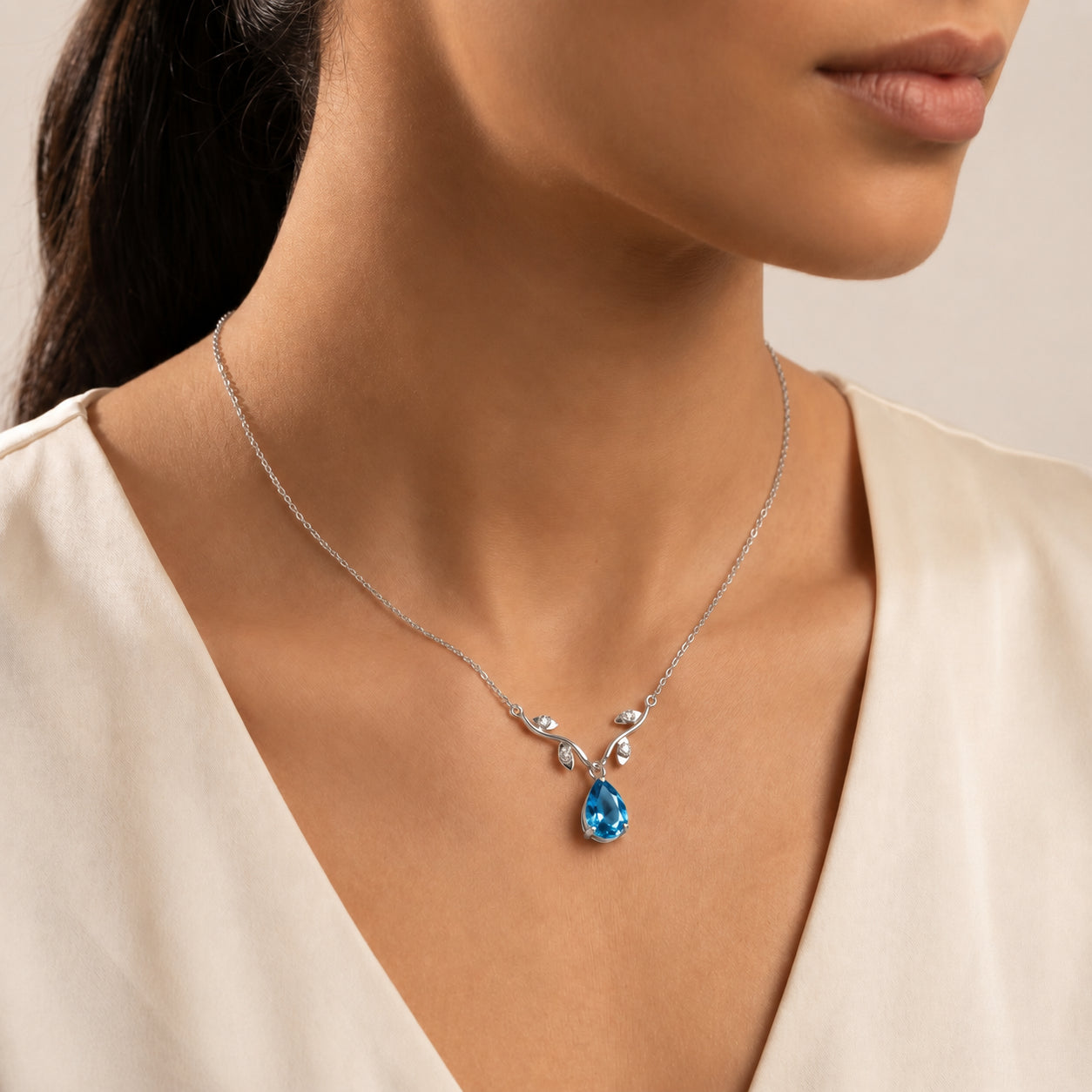 White Gold Heat Necklace Garnet 10K — Serafina