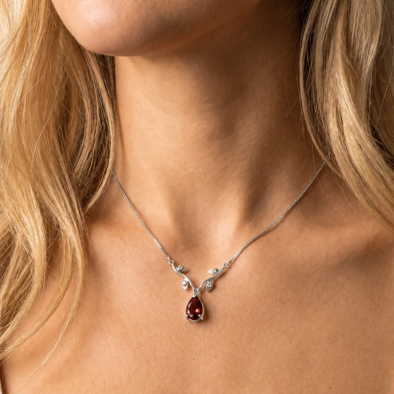 White Gold Heat Necklace Garnet 10K — Serafina