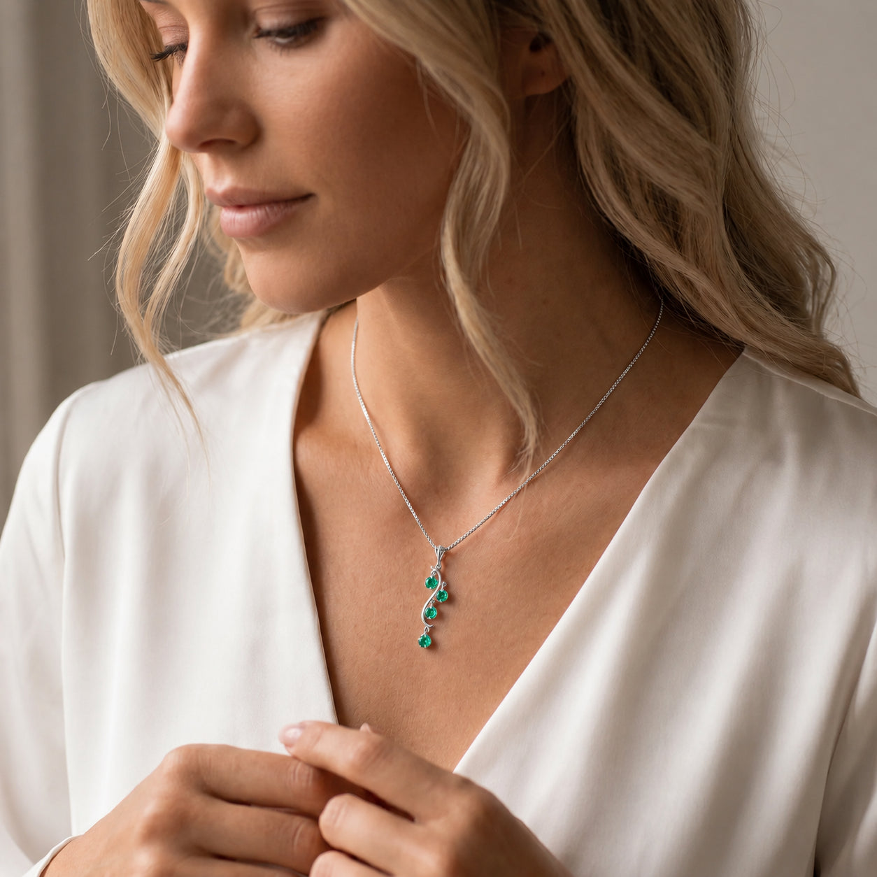 White Gold Aura Pendant Necklace Emerald 10K — Nives