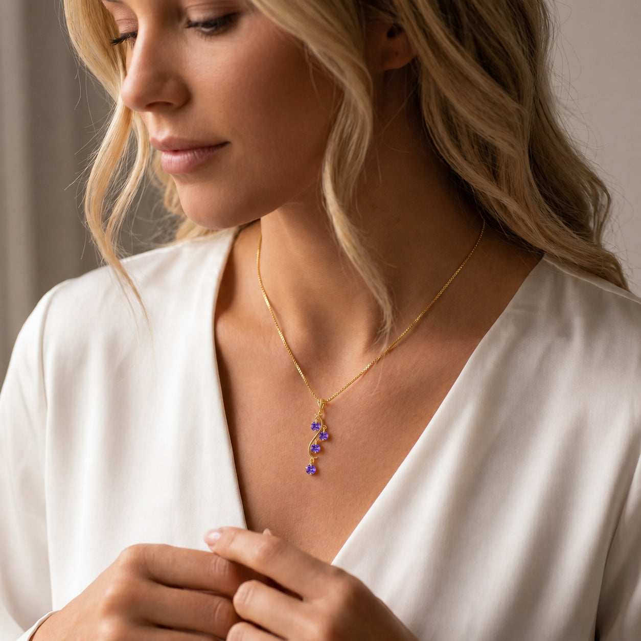 Yellow Gold Aura Pendant Necklace Tanzanite 10K — Nives