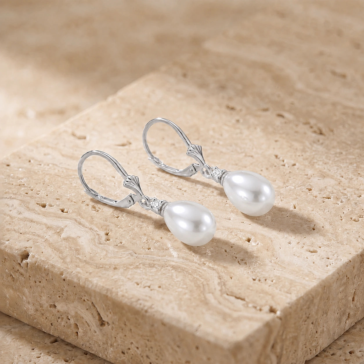White Gold Pearl & Diamond — Zeffira