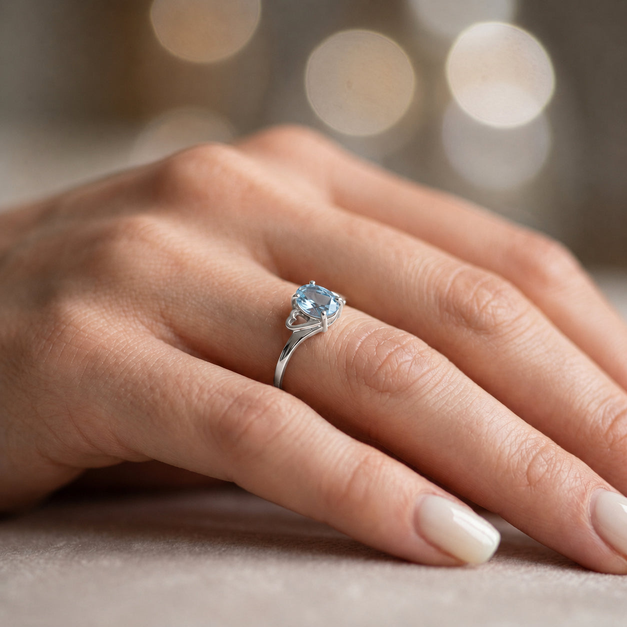 White Gold Classic Ring Blue Topaz 10K — Altea