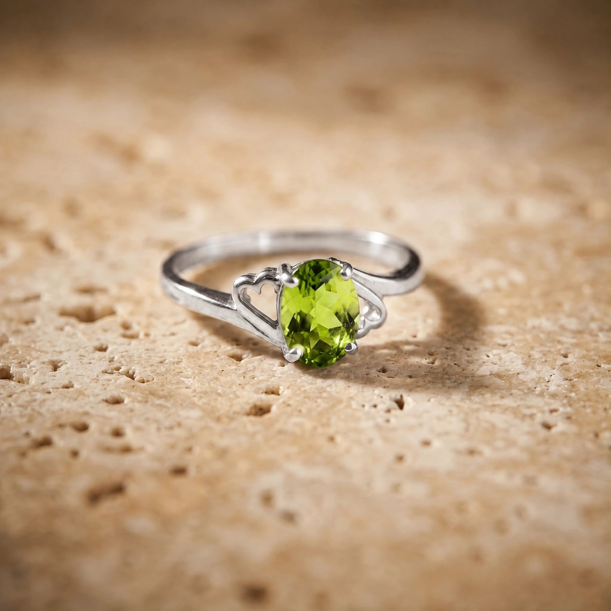 White Gold Classic Ring Peridot 10K — Altea
