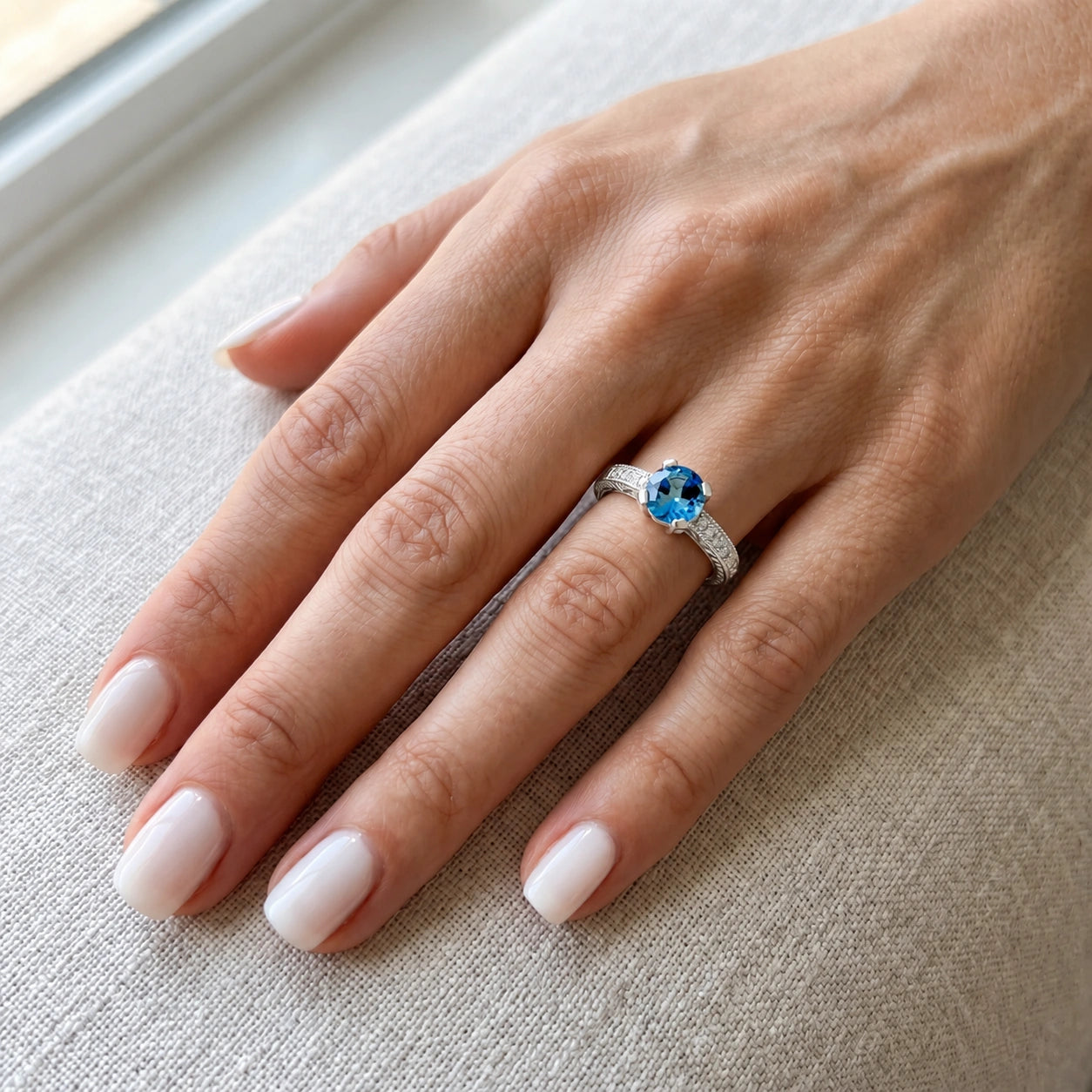 White Gold Diamond & Blue Topaz — Zelmira